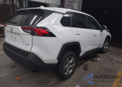 2025 Toyota Rav4 Xle z USA, uszkodzony, nr VIN 2T3W1RFV0SW382785